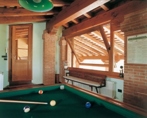 wood pivot window